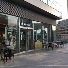 スターバックスコーヒー 横浜市役所ラクシスフロント店の写真